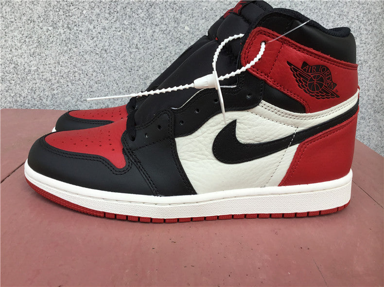 Air Jordan 1 Sneaker "Bred Toe"