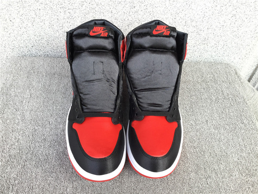 Air Jordan 1 High Sneaker OG "Satin Bred"