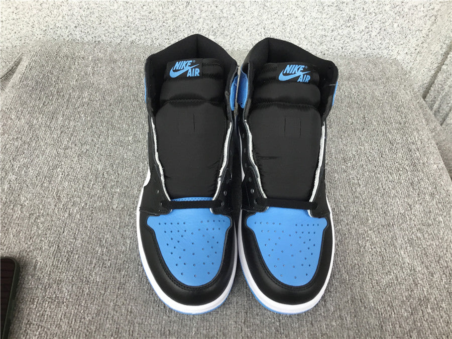 Air Jordan 1 High Sneaker OG "UNC Toe"