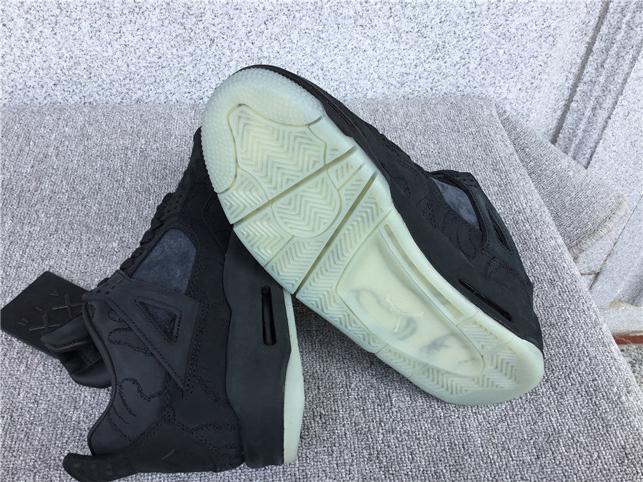 Air Jordan 4 X Kaws