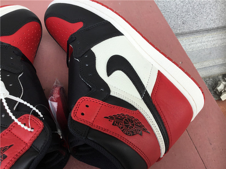 Air Jordan 1 Sneaker "Bred Toe"