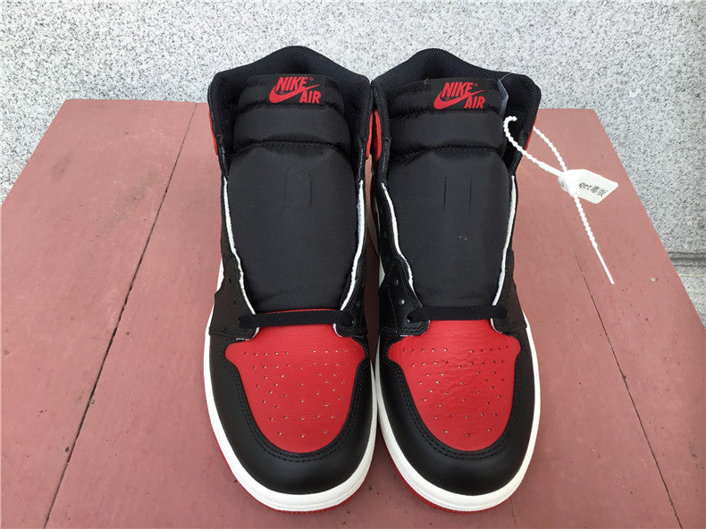 Air Jordan 1 Sneaker "Bred Toe"