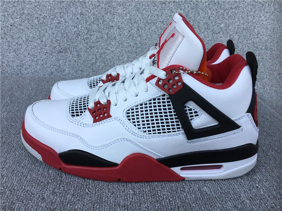 Air Jordan 4 Sneaker "Fire Red"