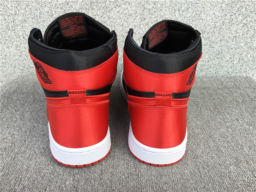 Air Jordan 1 High Sneaker OG "Satin Bred"